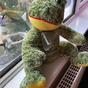Soft toy frog